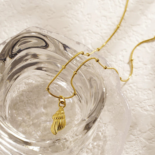 18K Gold Plated Conch Shell Pendant Necklace, Dainty Ocean Inspired Stainless Steel Necklace for Women, Summer Beach Jewelry