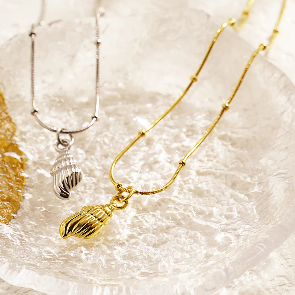 18K Gold Plated Conch Shell Pendant Necklace, Dainty Ocean Inspired Stainless Steel Necklace for Women, Summer Beach Jewelry